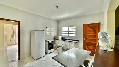 Casa - Sobrado com 3 quartos (sendo 1 suite(s)) a 1500,00 metros praia.