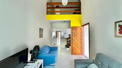 Casa - Sobrado com 3 quartos (sendo 1 suite(s)) a 1500,00 metros praia.