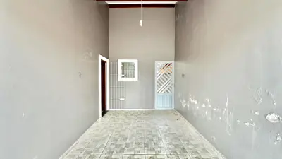 Casa - Sobrado com 3 quartos (sendo 1 suite(s)) a 1500,00 metros praia.