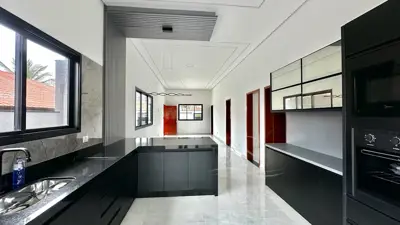 Casa - Térrea com 3 quartos (sendo 2 suite(s)) a 900,00 metros praia.