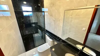 Casa - Térrea com 3 quartos (sendo 2 suite(s)) a 900,00 metros praia.