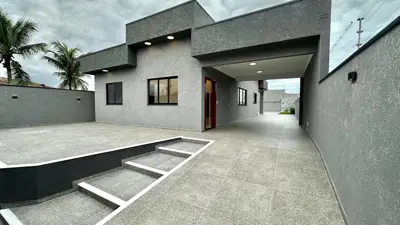 Casa - Térrea com 3 quartos (sendo 2 suite(s)) a 900,00 metros praia.