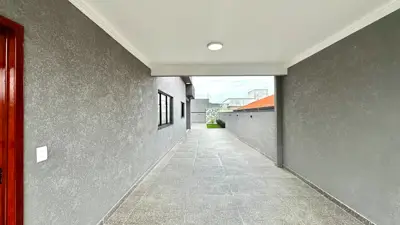 Casa - Térrea com 3 quartos (sendo 2 suite(s)) a 900,00 metros praia.