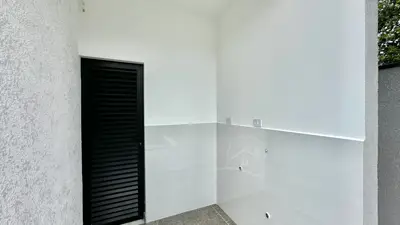Casa - Térrea com 3 quartos (sendo 2 suite(s)) a 900,00 metros praia.