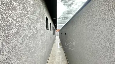 Casa - Térrea com 3 quartos (sendo 2 suite(s)) a 900,00 metros praia.