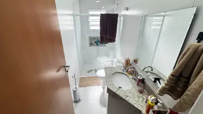 Casa - Esquina com 3 quartos (sendo 1 suite(s)) a 3200,00 metros praia.