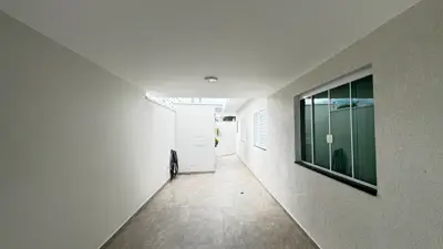 Casa - Esquina com 3 quartos (sendo 1 suite(s)) a 3200,00 metros praia.