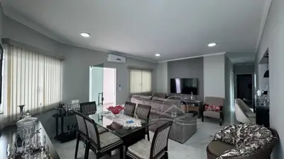 Casa - Esquina com 3 quartos (sendo 1 suite(s)) a 3200,00 metros praia.