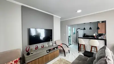 Casa - Esquina com 3 quartos (sendo 1 suite(s)) a 3200,00 metros praia.