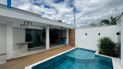 Casa - Esquina com 3 quartos (sendo 1 suite(s)) a 3200,00 metros praia.