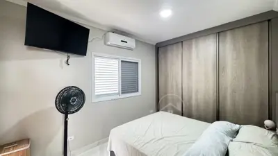 Casa - Esquina com 3 quartos (sendo 1 suite(s)) a 3200,00 metros praia.