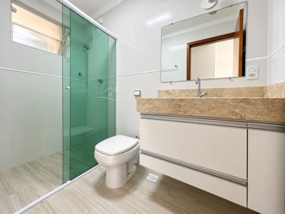 Apartamento - Amplo com 3 quartos (sendo 1 suite(s)) a 700,00 metros praia.