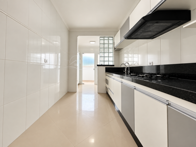 Apartamento - Amplo com 3 quartos (sendo 1 suite(s)) a 700,00 metros praia.