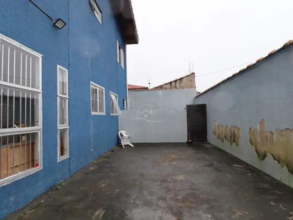 Casa - Sobrado com 3 quartos (sendo 1 suite(s)) a 850,00 metros praia.