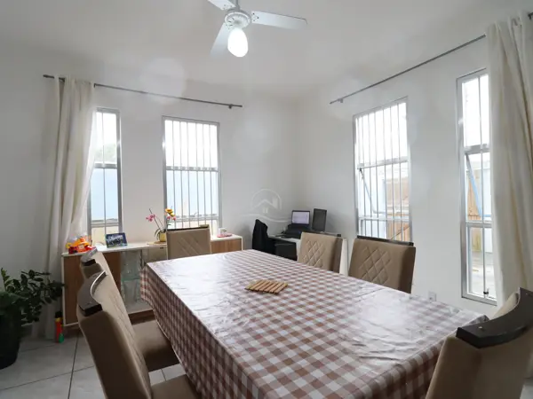 Casa - Sobrado com 3 quartos (sendo 1 suite(s)) a 850,00 metros praia.