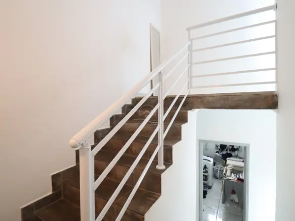 Casa - Sobrado com 3 quartos (sendo 1 suite(s)) a 850,00 metros praia.