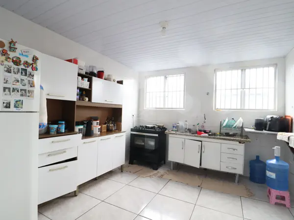 Casa - Sobrado com 3 quartos (sendo 1 suite(s)) a 850,00 metros praia.