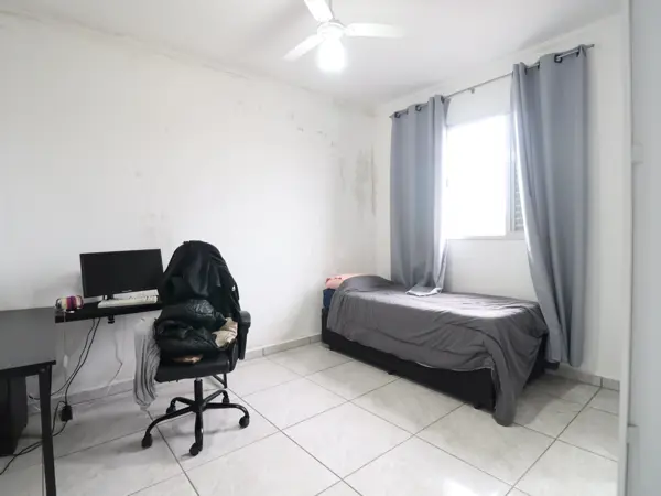 Casa - Sobrado com 3 quartos (sendo 1 suite(s)) a 850,00 metros praia.