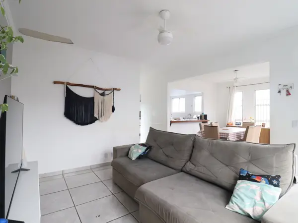 Casa - Sobrado com 3 quartos (sendo 1 suite(s)) a 850,00 metros praia.