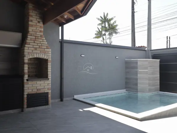 Casa - Térrea com 3 quartos (sendo 1 suite(s)) a 1500,00 metros praia.