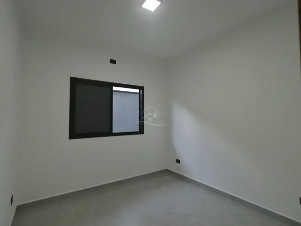 Casa - Térrea com 3 quartos (sendo 1 suite(s)) a 1500,00 metros praia.