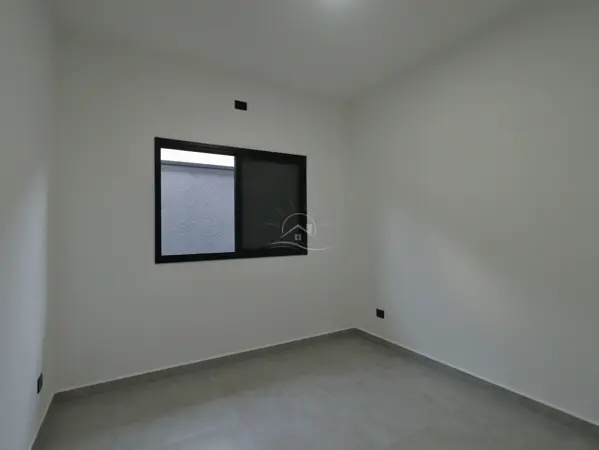Casa - Térrea com 3 quartos (sendo 1 suite(s)) a 1500,00 metros praia.