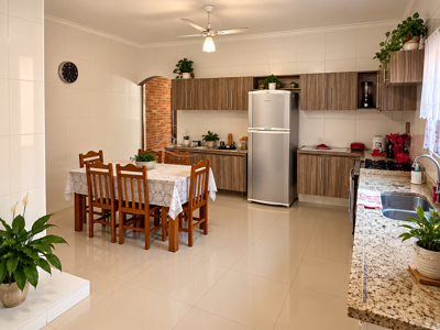 Casa - Térrea com 3 quartos (sendo 2 suite(s)) a 800,00 metros praia.