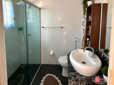 Casa - Térrea com 3 quartos (sendo 2 suite(s)) a 800,00 metros praia.