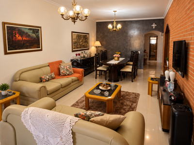 Casa - Térrea com 3 quartos (sendo 2 suite(s)) a 800,00 metros praia.