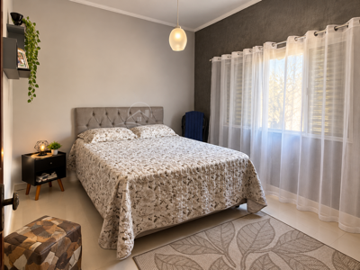 Casa - Térrea com 3 quartos (sendo 2 suite(s)) a 800,00 metros praia.