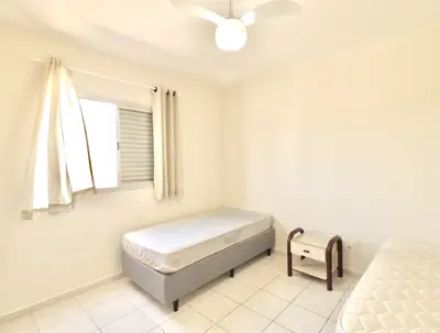 Apartamento - Duplex com 3 quartos  a 500,00 metros praia.
