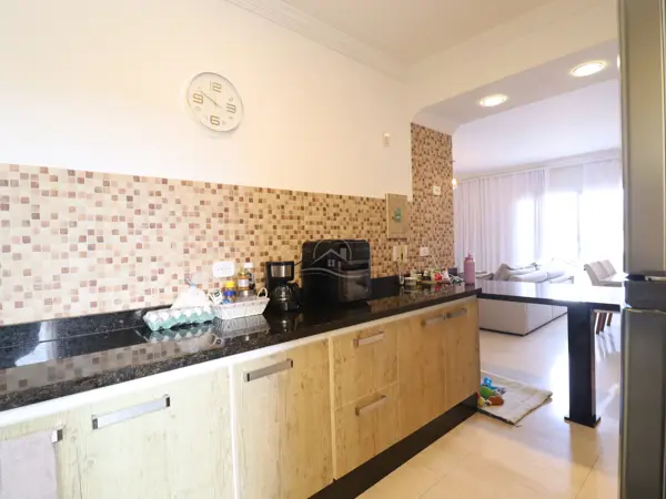 Apartamento - Amplo com 3 quartos (sendo 1 suite(s)) a 700,00 metros praia.