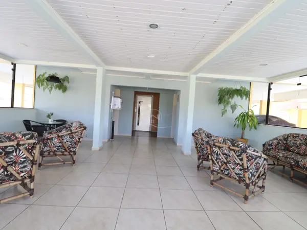 Apartamento - Amplo com 3 quartos (sendo 1 suite(s)) a 700,00 metros praia.