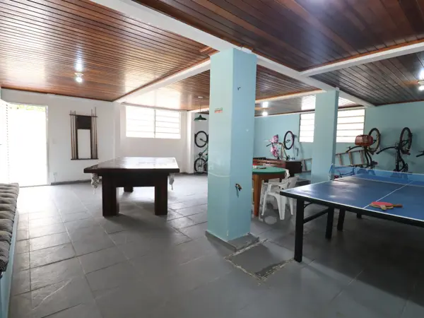 Apartamento - Amplo com 3 quartos (sendo 1 suite(s)) a 700,00 metros praia.