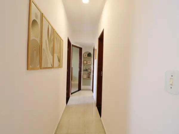 Apartamento - Amplo com 3 quartos (sendo 1 suite(s)) a 700,00 metros praia.