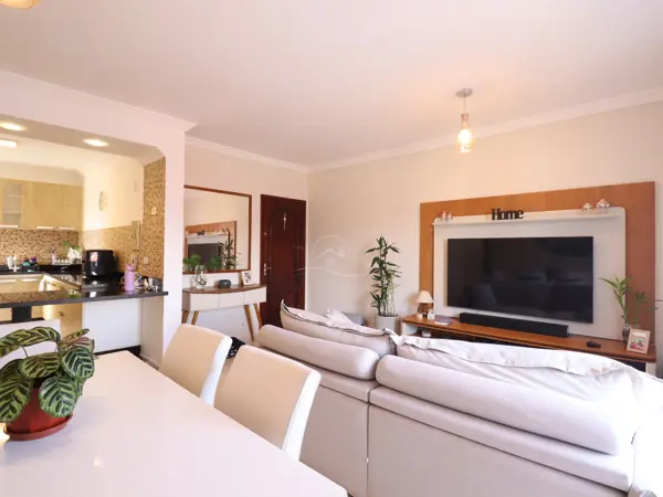 Apartamento - Amplo com 3 quartos (sendo 1 suite(s)) a 700,00 metros praia.