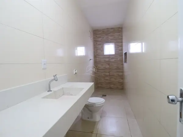 Casa - Térrea com Edícula com 2 quartos (sendo 0 suite(s)) a 600,00 metros praia.