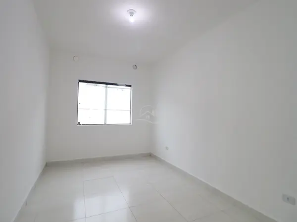 Casa - Térrea com Edícula com 2 quartos (sendo 0 suite(s)) a 600,00 metros praia.