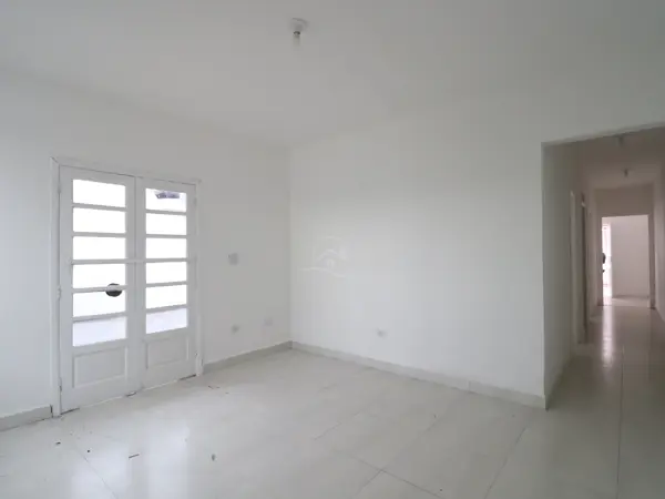 Casa - Térrea com Edícula com 2 quartos (sendo 0 suite(s)) a 600,00 metros praia.