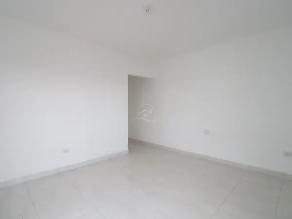 Casa - Térrea com Edícula com 2 quartos (sendo 0 suite(s)) a 600,00 metros praia.