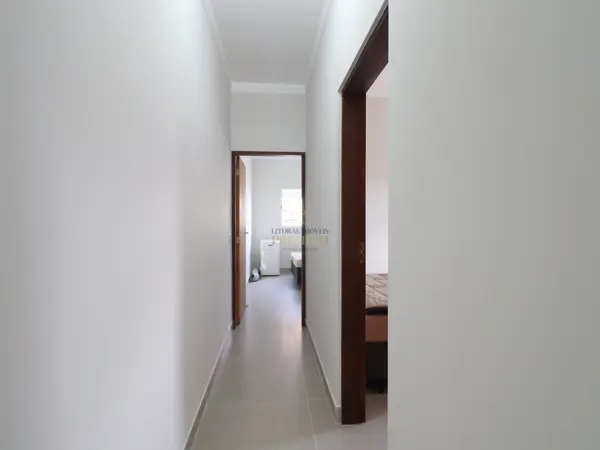 Casa - Térrea com 2 quartos (sendo 1 suite(s)) a 3,00 metros praia.