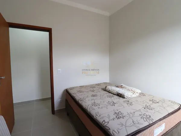 Casa - Térrea com 2 quartos (sendo 1 suite(s)) a 3,00 metros praia.