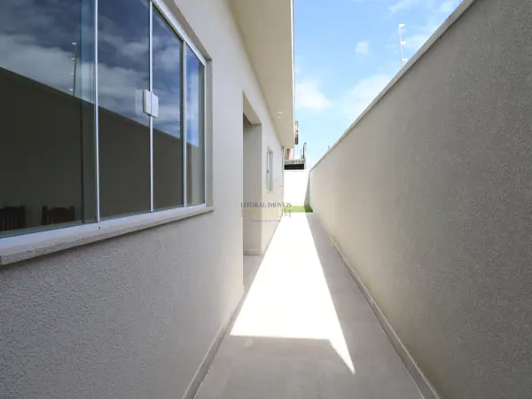 Casa - Térrea com 2 quartos (sendo 1 suite(s)) a 3,00 metros praia.