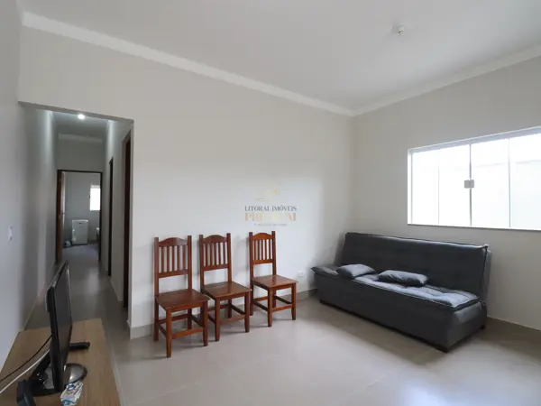 Casa - Térrea com 2 quartos (sendo 1 suite(s)) a 3,00 metros praia.
