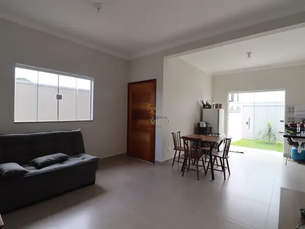 Casa - Térrea com 2 quartos (sendo 1 suite(s)) a 3,00 metros praia.