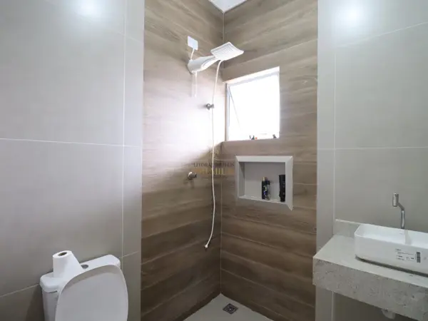 Casa - Térrea com 2 quartos (sendo 1 suite(s)) a 3,00 metros praia.