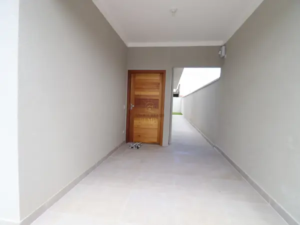 Casa - Térrea com 2 quartos (sendo 1 suite(s)) a 3,00 metros praia.