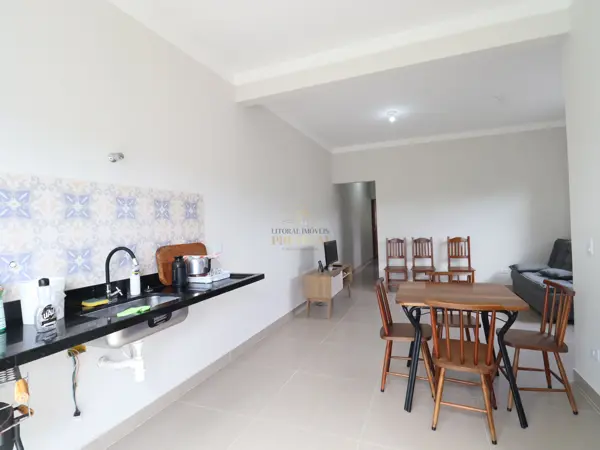 Casa - Térrea com 2 quartos (sendo 1 suite(s)) a 3,00 metros praia.