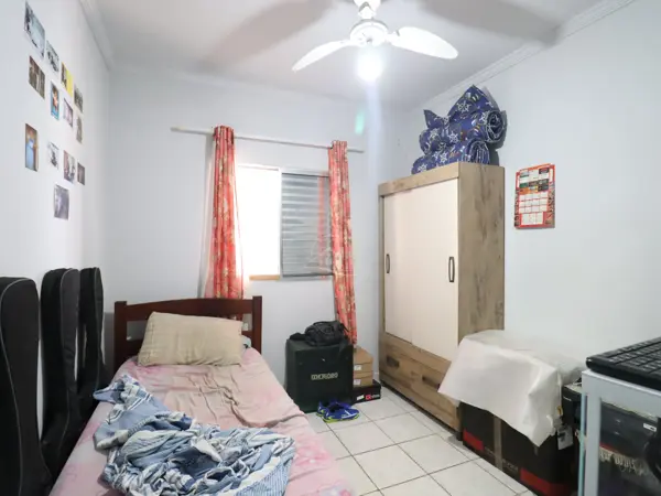 Casa - Esquina com 2 quartos (sendo 0 suite(s)) a 2500,00 metros praia.