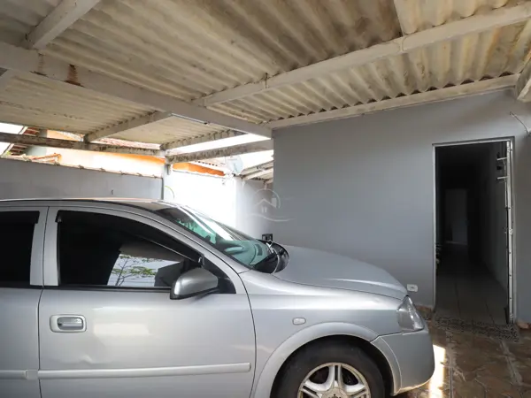 Casa - Esquina com 2 quartos (sendo 0 suite(s)) a 2500,00 metros praia.